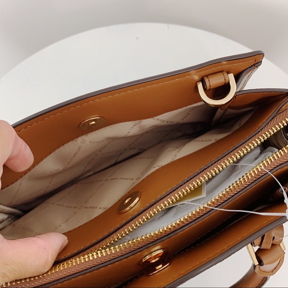 Michael Kors Hope Medium Messenger Bag - Picture 11 of 14